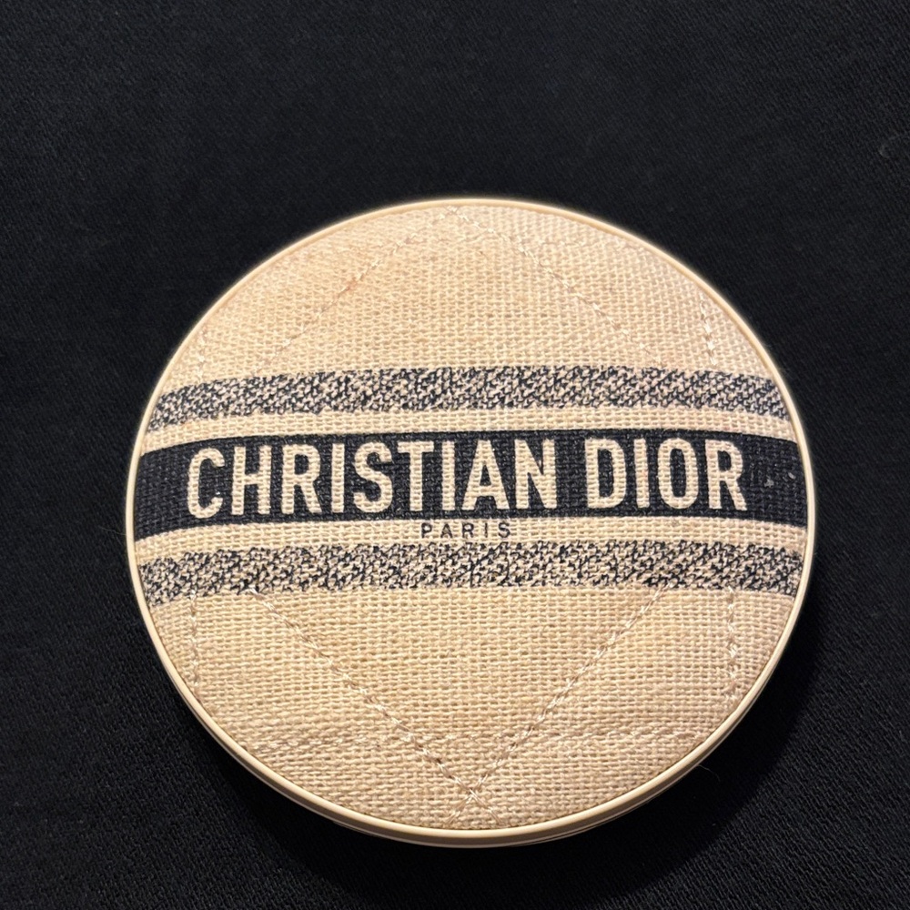 DIOR FOREVER NATURAL BRONZE LIMITED EDITION 007 GOLDEN BRONZE
NEW WITHOUT BOX